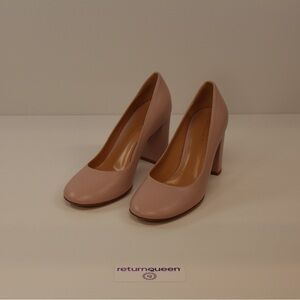 Elegant Gianvito Rossi Milano leather pumps